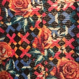 NWOT Lularoe Lindsey Size Small pretty roses